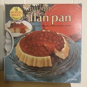 Vintage Nordic Ware Bundt Flan Pan. 4 Cup Non Stick White‎ In Box.